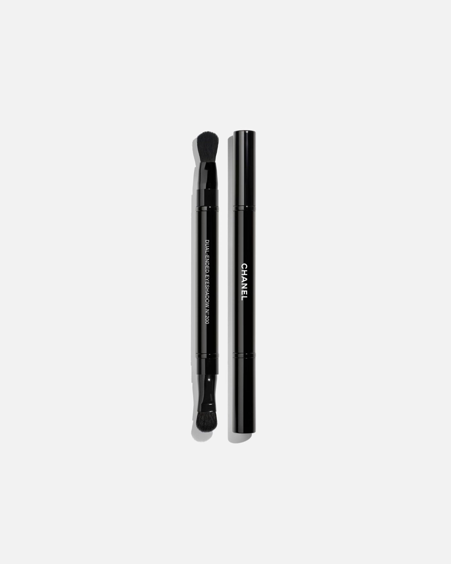 RETRACTABLE DUAL-ENDED EYESHADOW BRUSH N°200